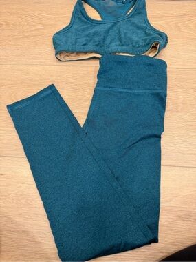 Old Navy Teal Active Leggings and Racerback Sports Bra Set